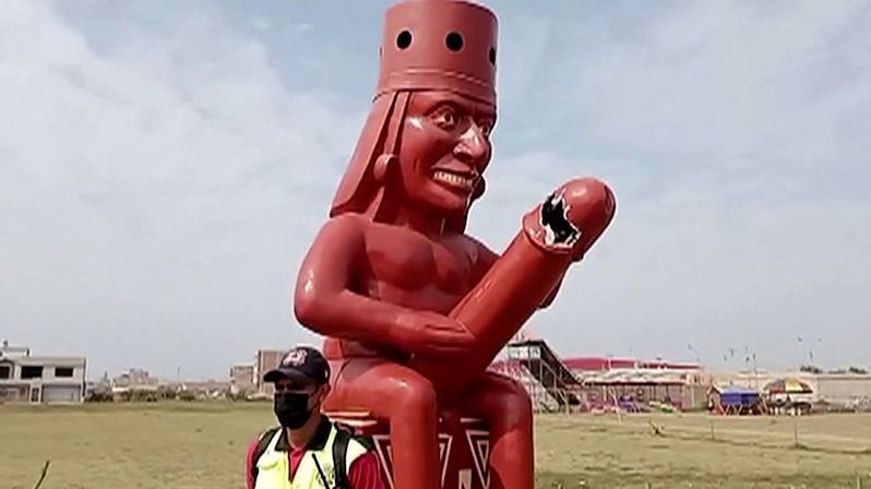 Nová peruánská socha vzbudila vášně. Obří penis hned poškodili vandalové